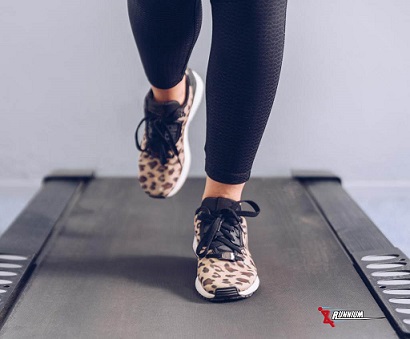Es seguro correr descalzo en la cinta de correr
