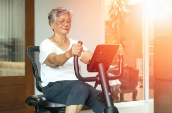 rutinas de bicicleta estática para personas mayores